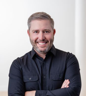Portrait of Joel Pearl, Owner / Broker.